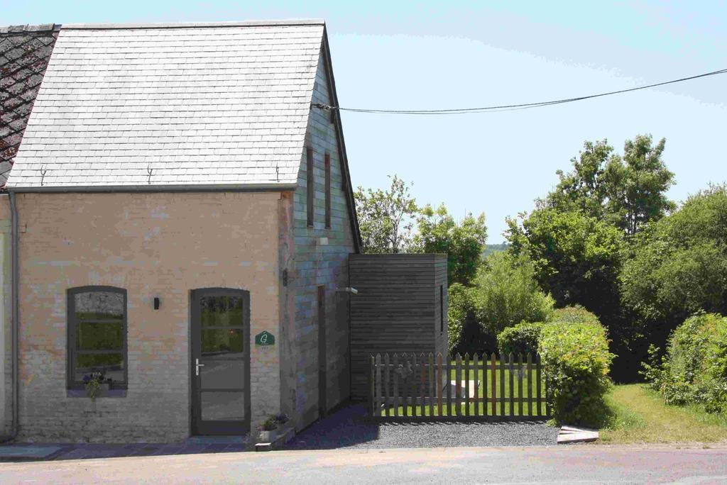 A L'Ombre Du Clocher Montbliart Exterior photo
