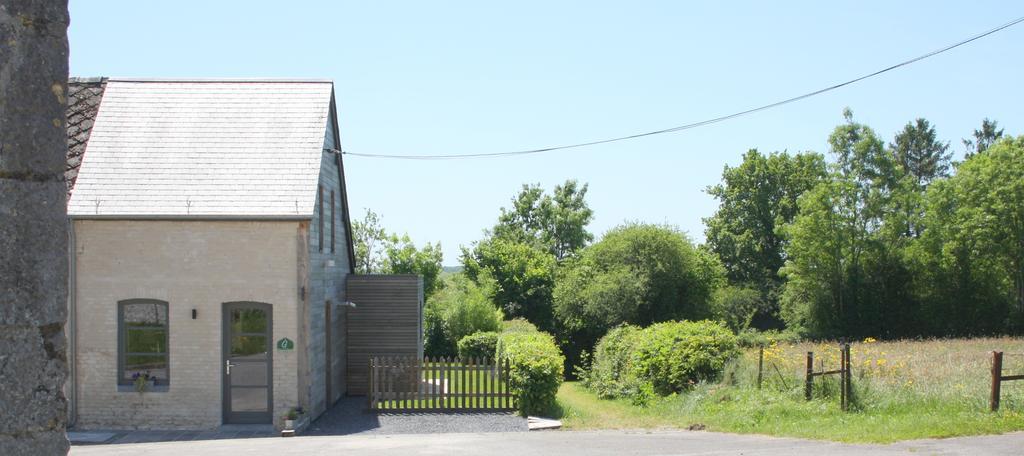 A L'Ombre Du Clocher Montbliart Exterior photo