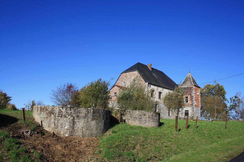 A L'Ombre Du Clocher Montbliart Exterior photo